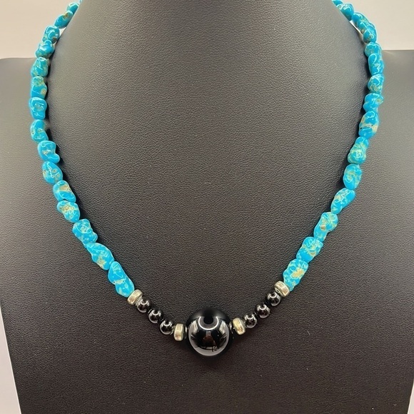 Turquoise & Black beaded Necklace - Picture 2 of 12